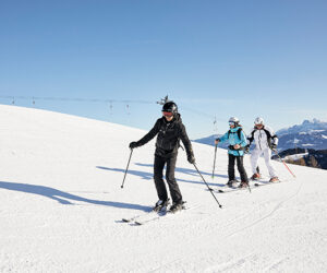 Zu den angebotenen Aktivitäten gehören Ski Alpin sowie Renn- und Techniktraining